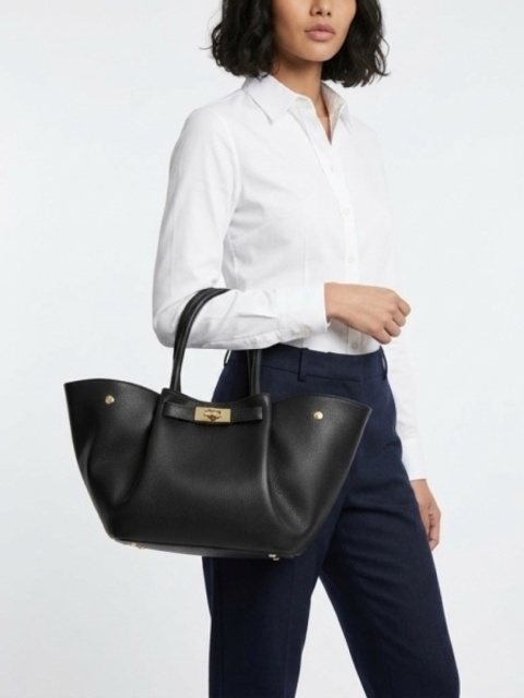 Luigisanto elegnacka damska torebka w stylu tulip bag z dopinanym długim paskiem ze skóry naturalnej w kolorze czarnym